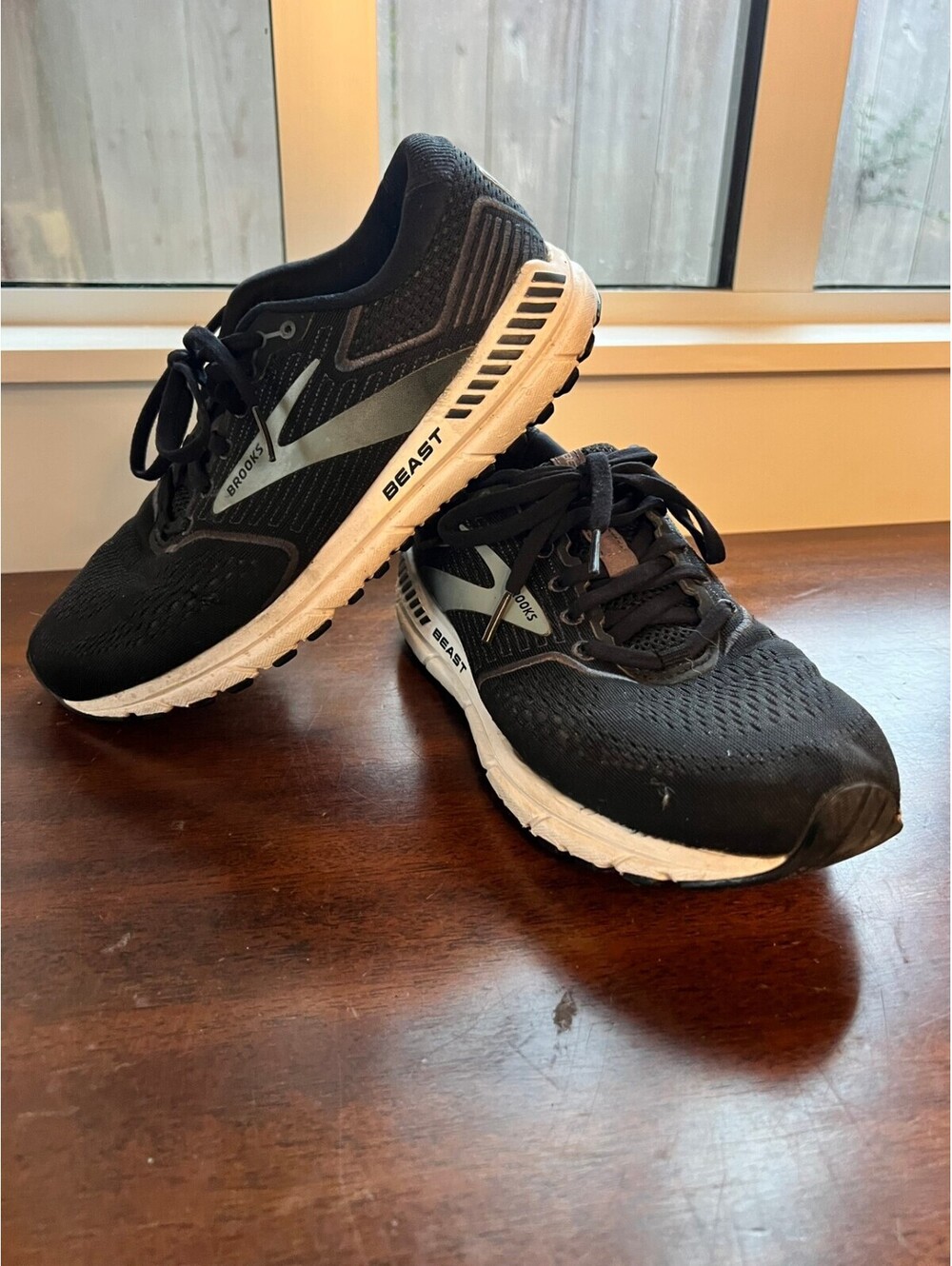 Brooks Beast 20 Womens Running Shoes Black Wide 2E US 8